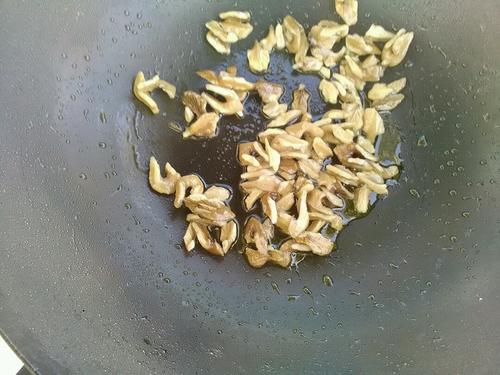 【核桃仁炒苦瓜】