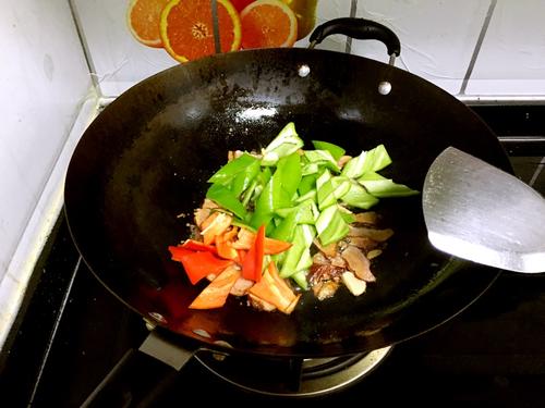 【尖椒炒腊肉】