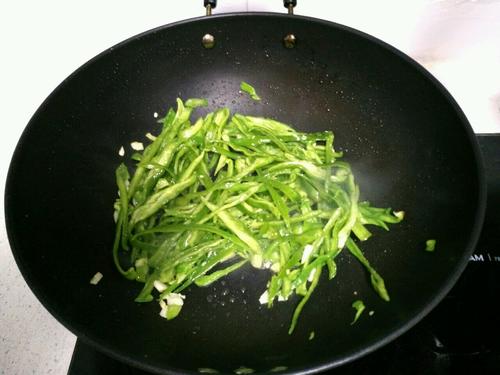 【青椒炒鸡丝】