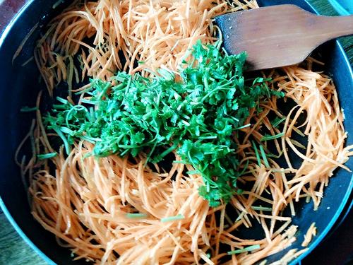 【炒胡萝卜丝】