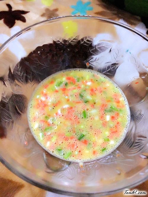 【虾皮胡萝卜鸡蛋碎（宝宝高钙高蛋白食谱）】
