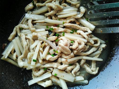 【藕丝炒肉段】