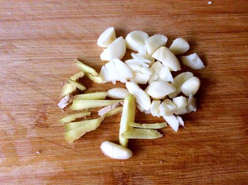 【排骨烧豇豆】