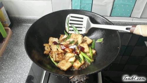 【青蒜烧脆皮豆腐】