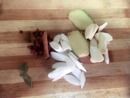 【土豆牛腩煲】