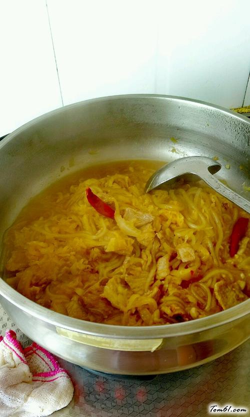 【酸菜炒粉条】