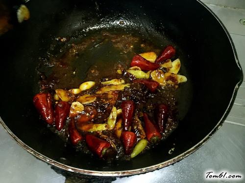 【香辣红油牛蛙】