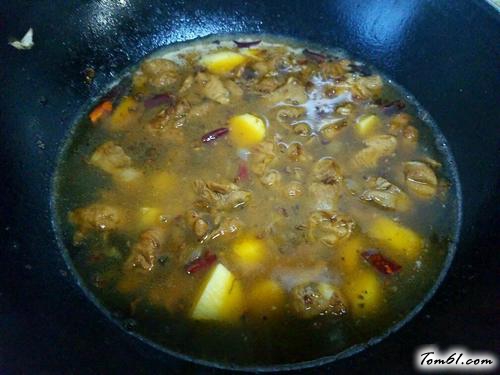 【小土豆烧肥肠】