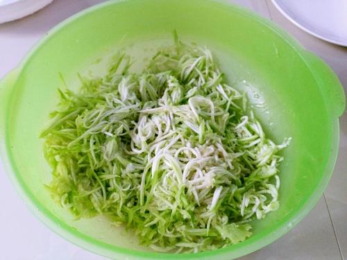 【炸丝瓜丸子】