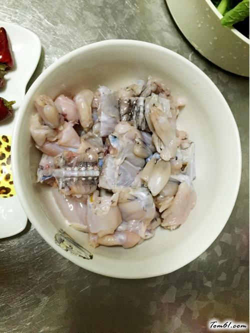 【香辣红油牛蛙】