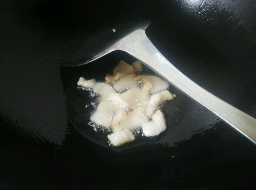 【土豆片炒肉】