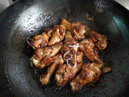 【干红葡萄酒烧鸡翅根】