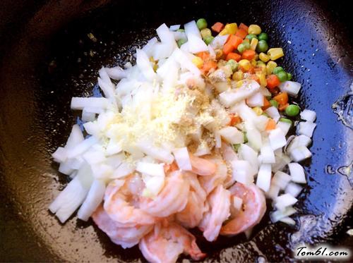 【虾仁炒什锦鸡蛋】