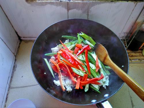 【五花肉爆秋葵】