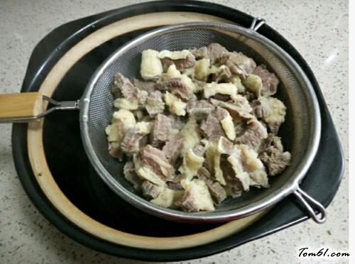 【胡萝卜烧牛腩】