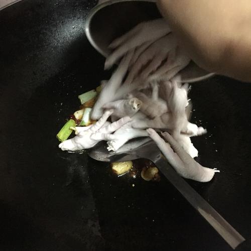 【红烧鸡爪】