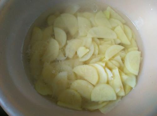 【土豆片炒肉】