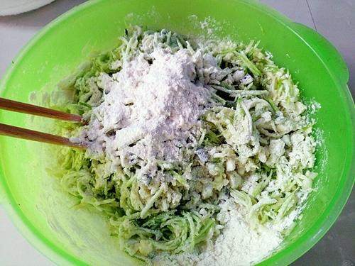 【炸丝瓜丸子】