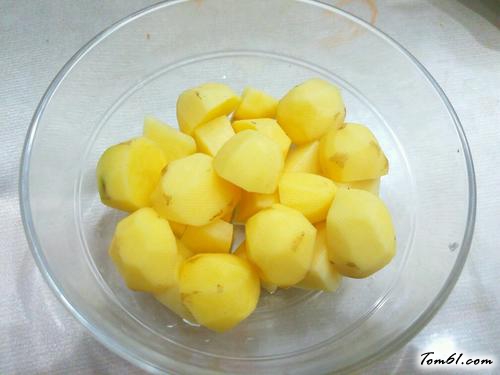 【小土豆烧肥肠】