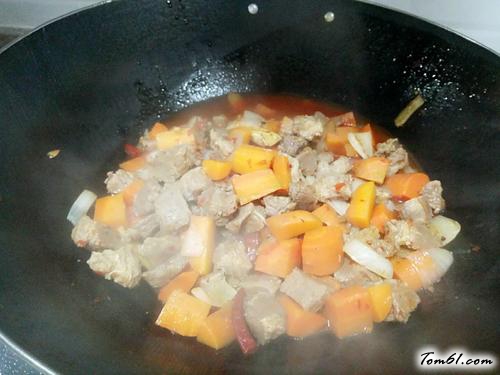 【胡萝卜烧牛腩】