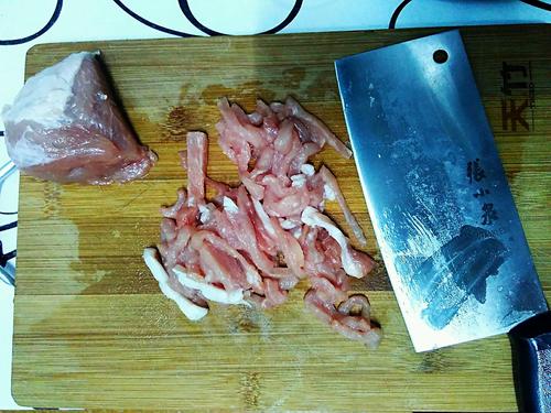 【藕丝炒肉段】