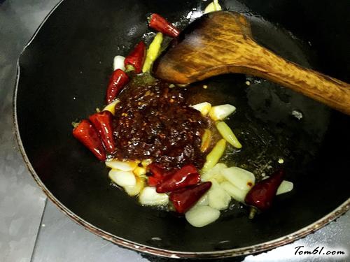 【香辣红油牛蛙】