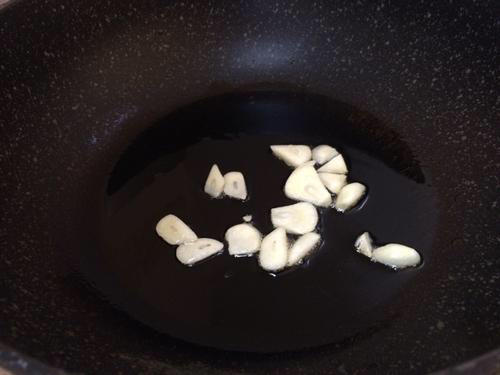 【木耳炒油菜】