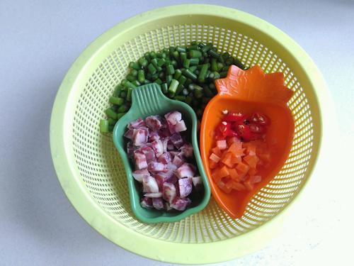 【蒜苗炒香肠】