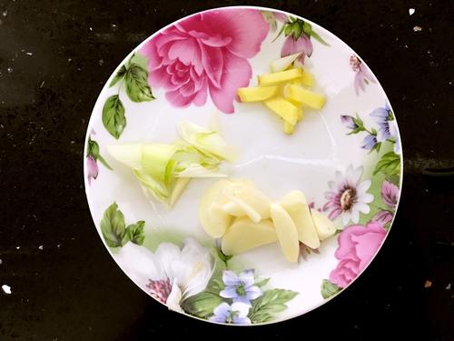 【尖椒炒腊肉】