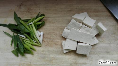 【青蒜烧脆皮豆腐】