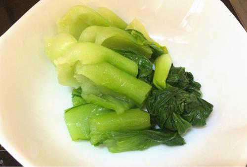 【木耳炒油菜】