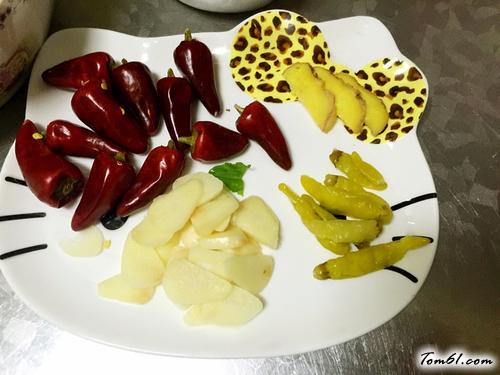 【香辣红油牛蛙】