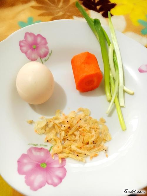 【虾皮胡萝卜鸡蛋碎（宝宝高钙高蛋白食谱）】