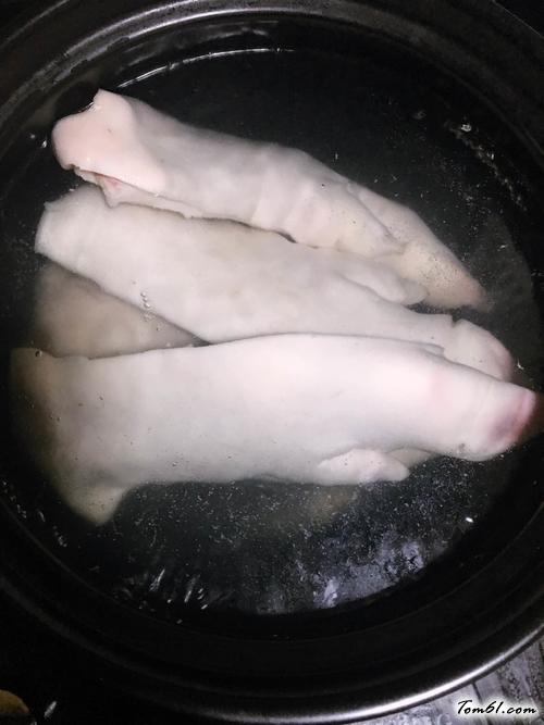 【爱心烤猪蹄】