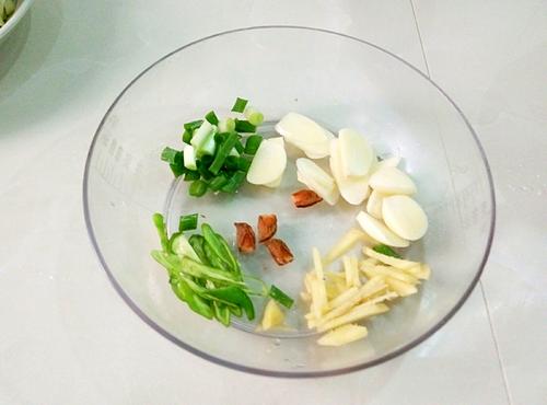 【绿豆芽炒茄条】