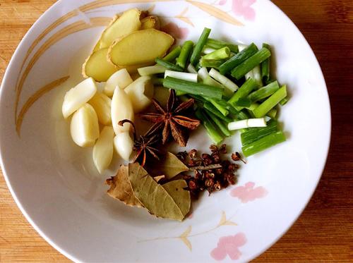 【排骨烧豇豆】