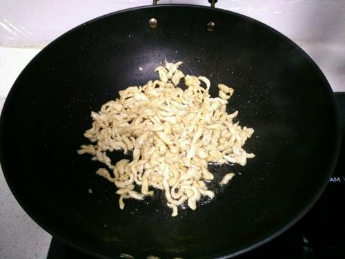 【青椒炒鸡丝】