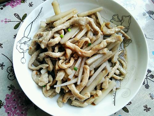 【藕丝炒肉段】