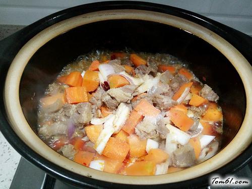 【胡萝卜烧牛腩】