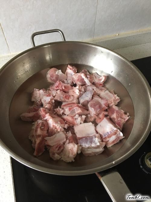 【排骨芸豆炖土豆】