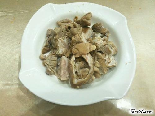 【小土豆烧肥肠】