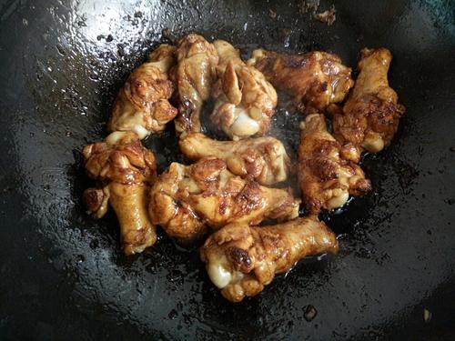 【干红葡萄酒烧鸡翅根】