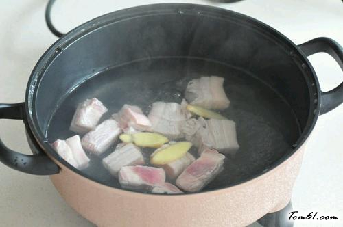 【蒜苗小炒肉】