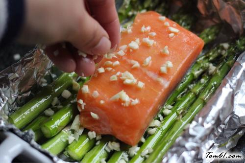 【柠檬芦笋烤三文鱼】