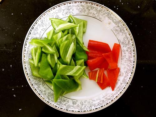 【尖椒炒腊肉】