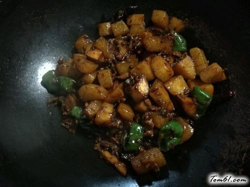 【肉末烧土豆】