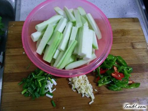 【家常溜丝瓜】