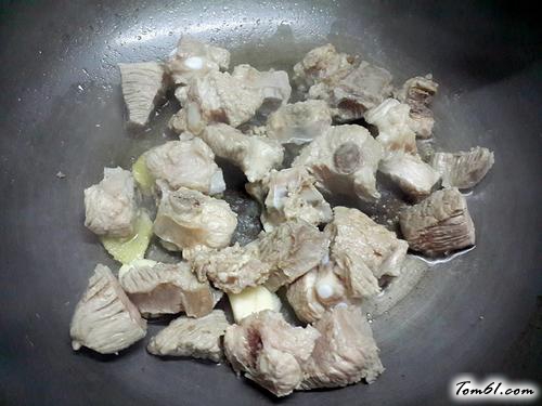 【莲藕烧排骨】