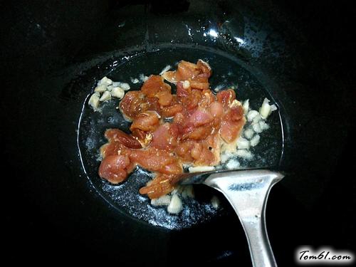 【草菇炒瘦肉】