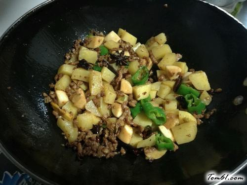 【肉末烧土豆】